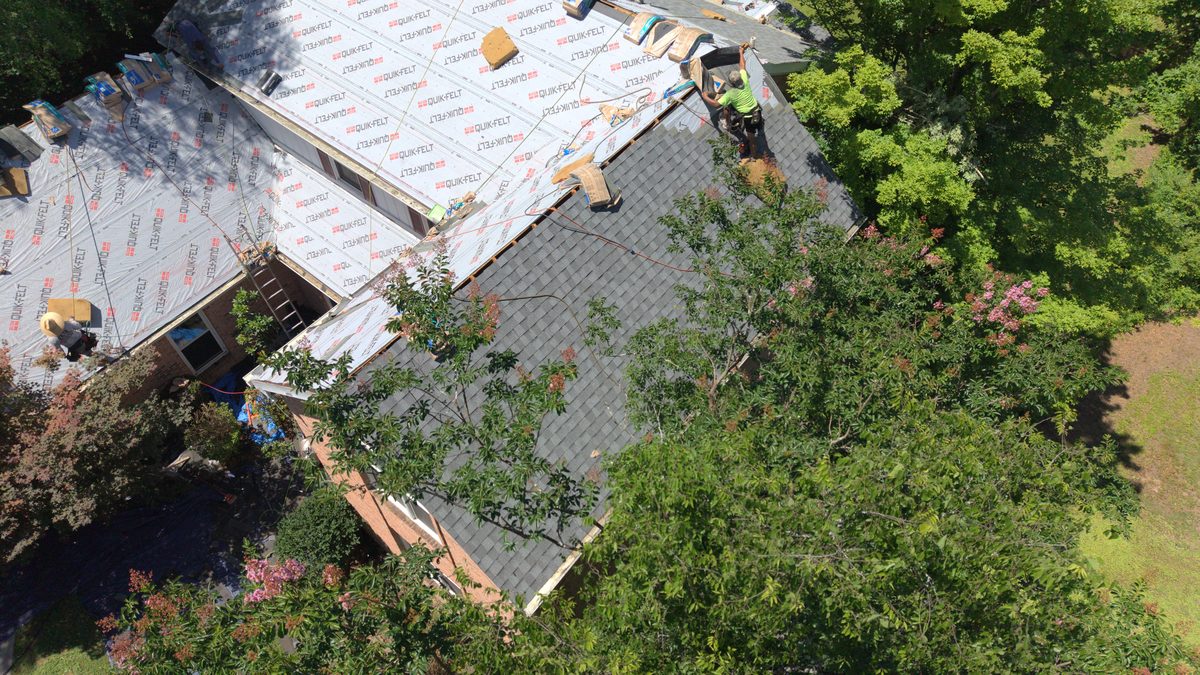 Roof underlayment and felt being installed in Oak Ridge TN